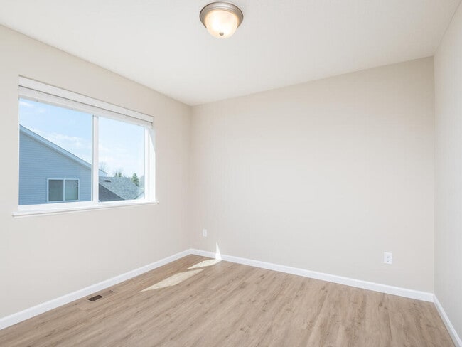 Building Photo - 580 SE 4th Ave