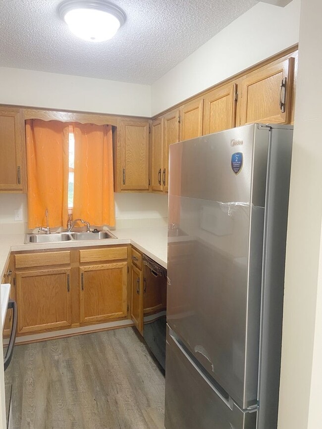 Building Photo - Beautiful 2 Bedroom, 2 Bathroom Townhouse ...