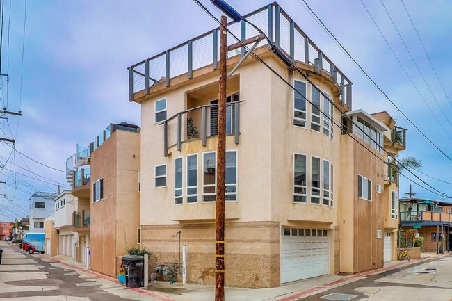 Building Photo - Private Rooftop Deck South Mission Beach