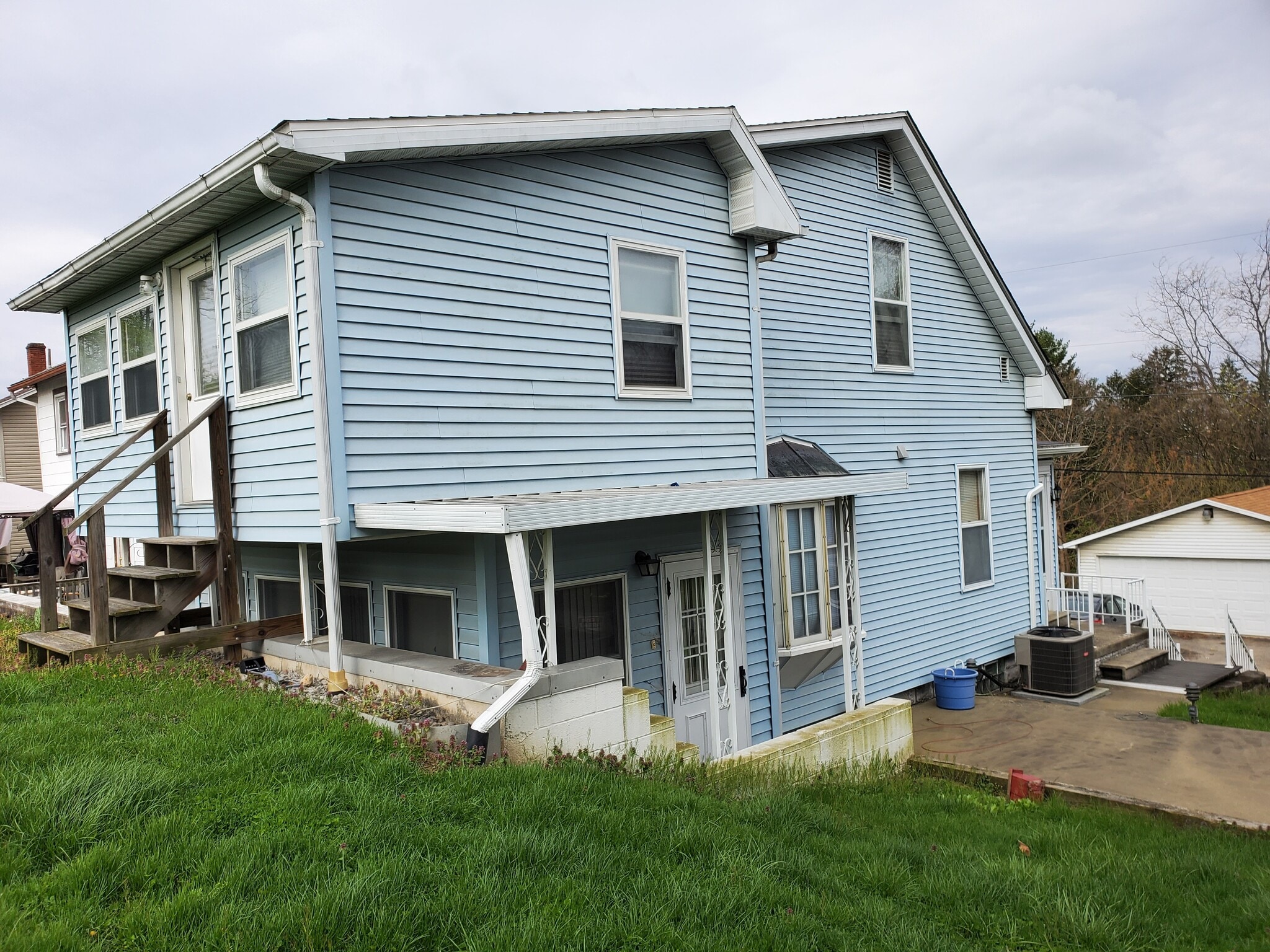 Building Photo - 384 Gilmore St