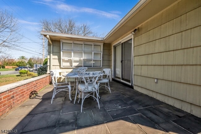 Building Photo - 204 Tryon Pl