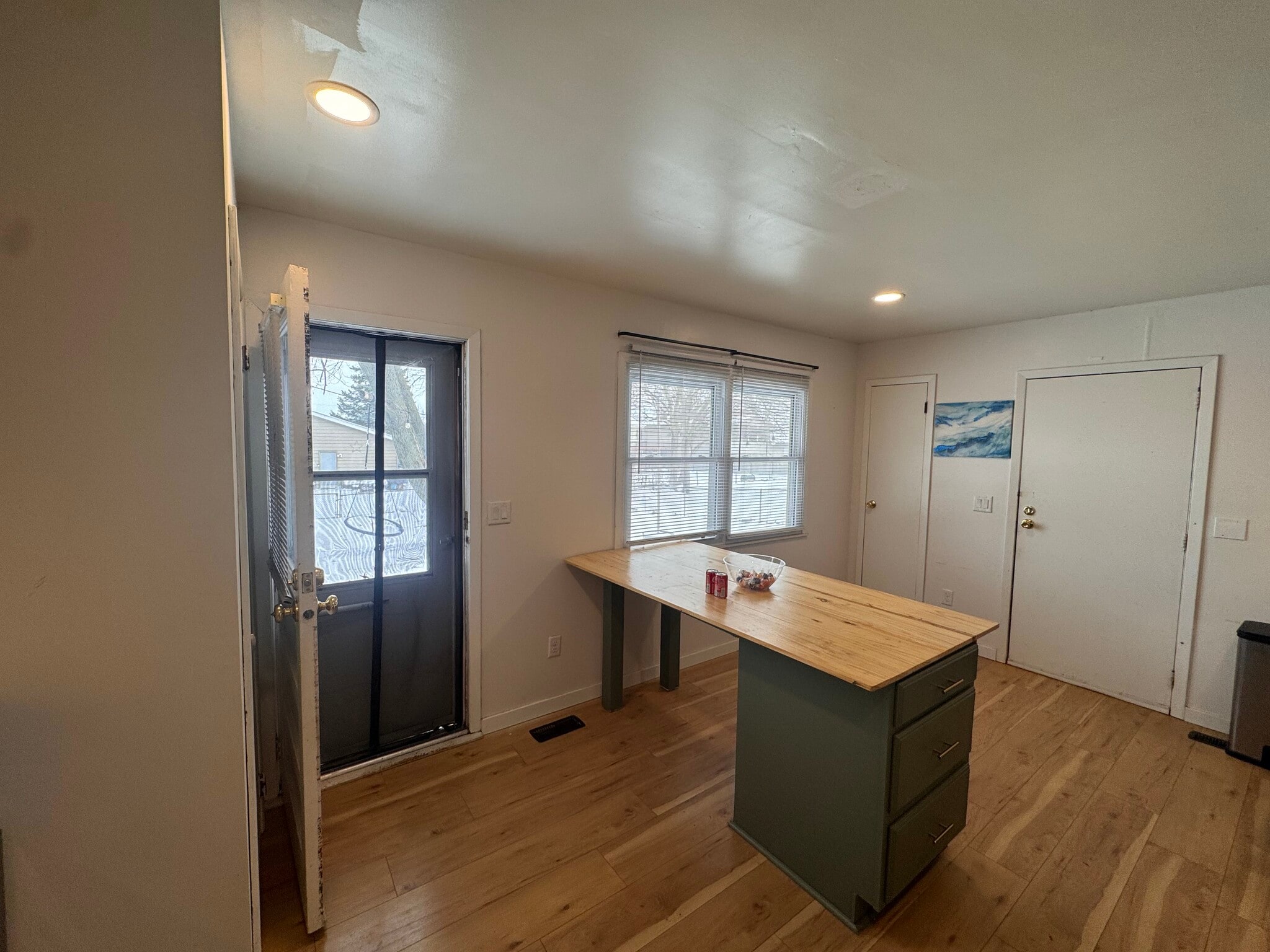 Building Photo - 1207 Sandburg Dr