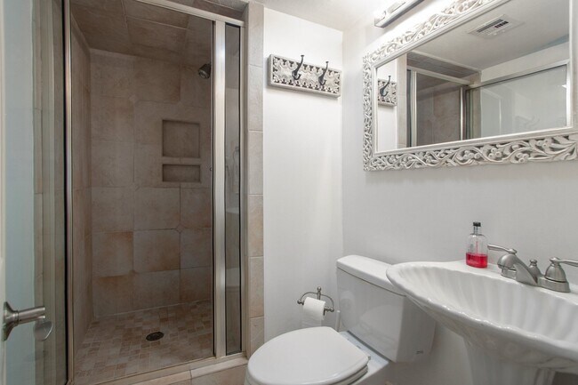 Building Photo - 2522 Wordsworth St