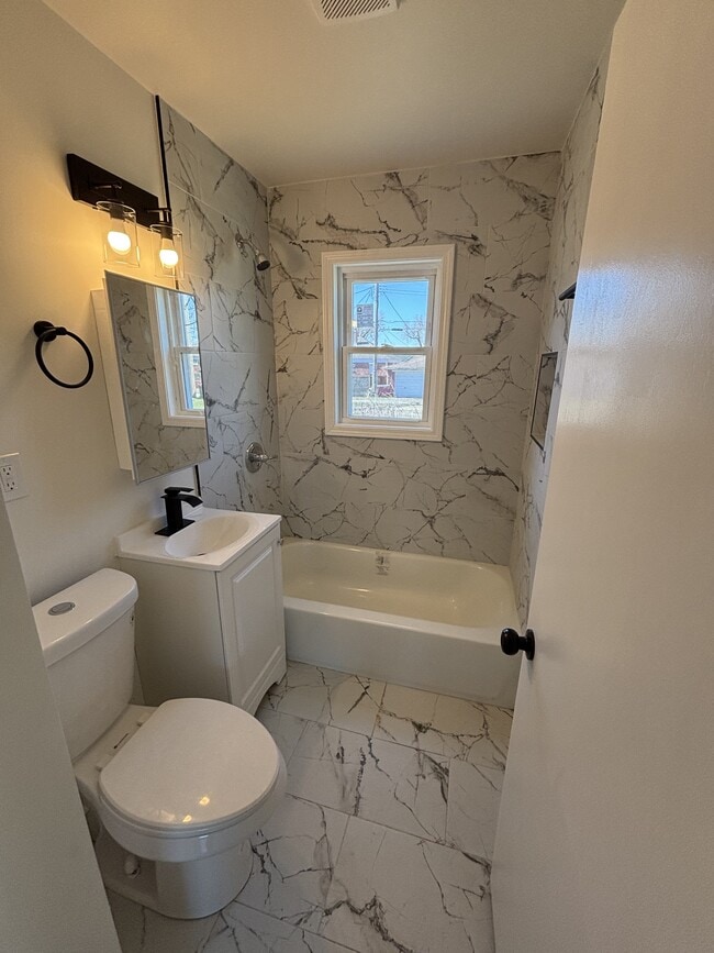 Building Photo - 354 Taney St