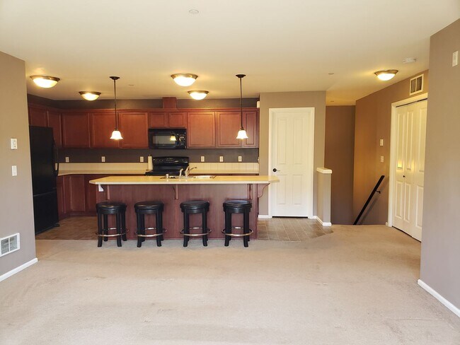Building Photo - Two Bedroom In Cordata Neighborhood