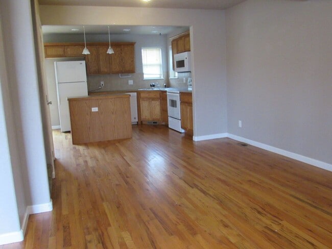 Building Photo - Charming 2 Story Doll House W/Unfinished Basement