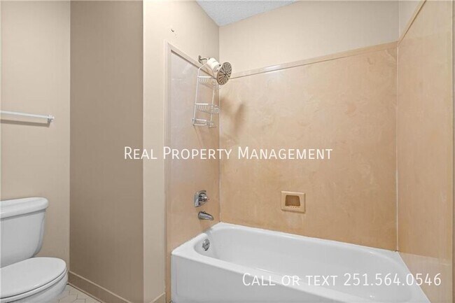 Building Photo - 2004 Pine Needle Dr E