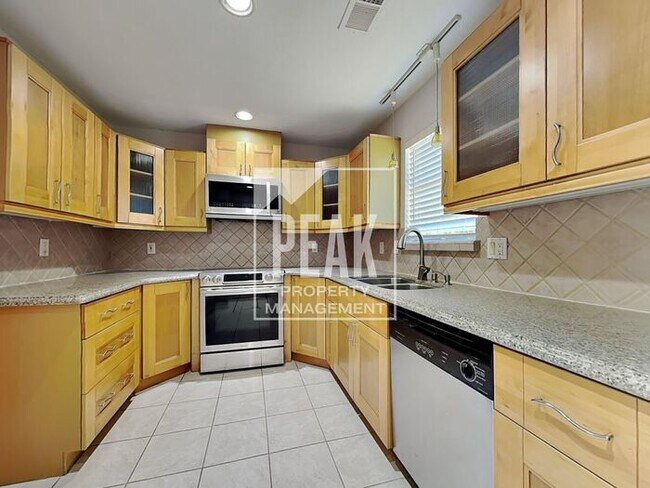 Building Photo - $2,675! Beautiful 3 Bed, 2 Bath home in Desirable Plano! Tour today!