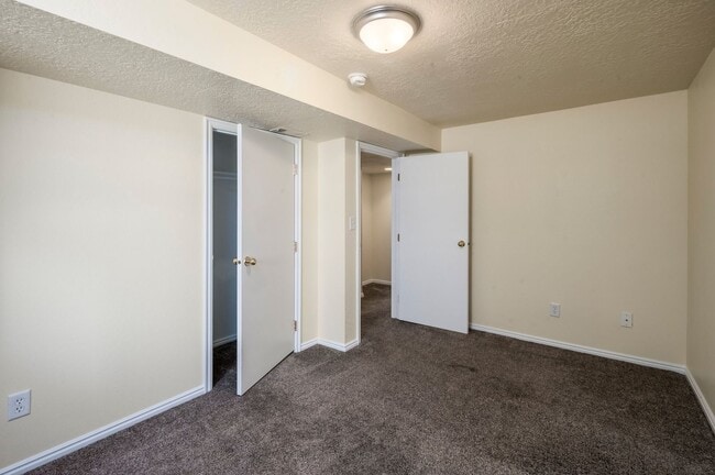 Building Photo - Newly Updated Liberty Wells Duplex!!