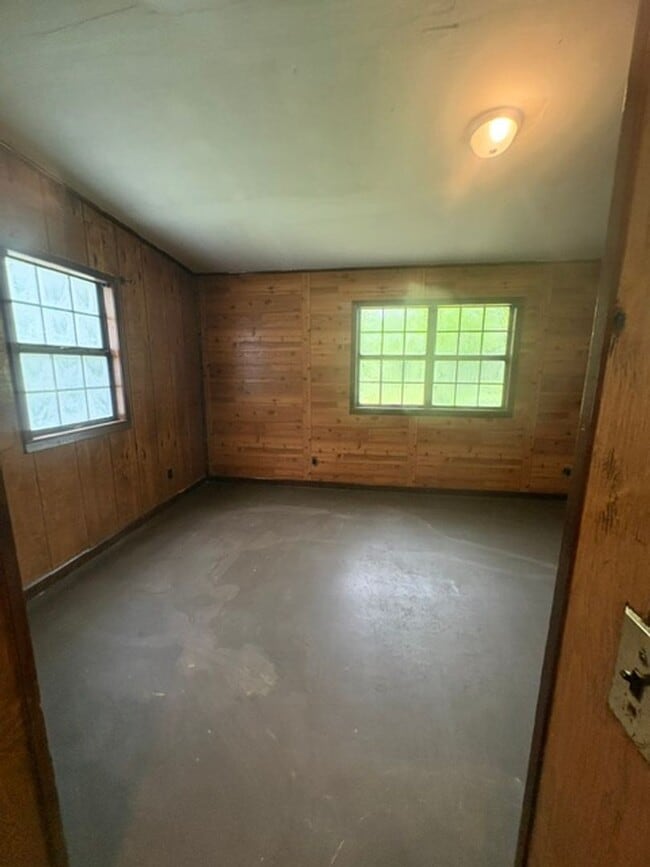 Building Photo - Renovated 3 Bedroom 1.5 Bath Home for Rent!
