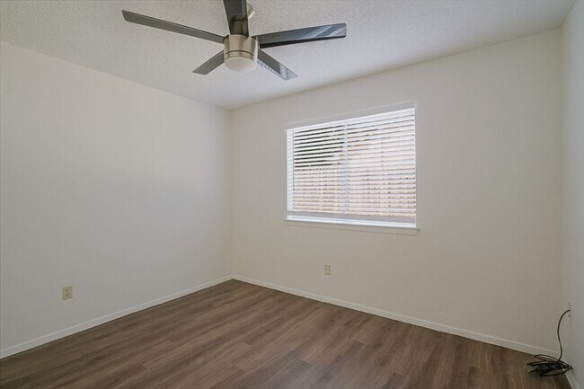 Building Photo - 612 Greenlawn Blvd