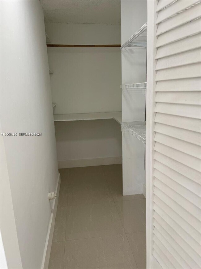 Building Photo - 4157 SW 85th Ave