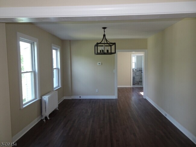 Building Photo - 689 Sayre Ave