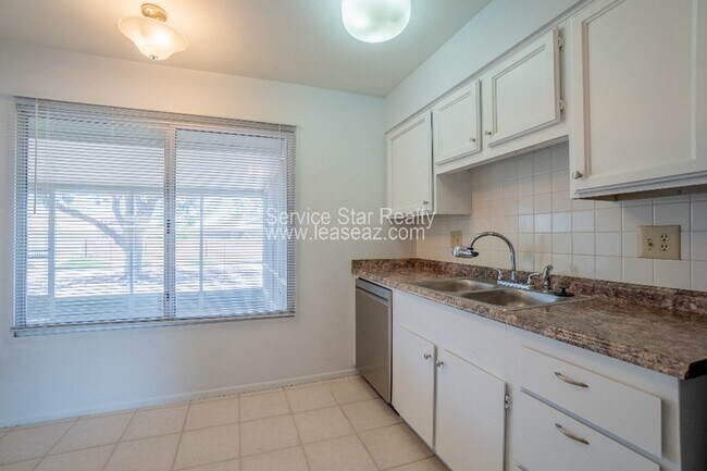 Building Photo - 17230 N Palo Verde Dr