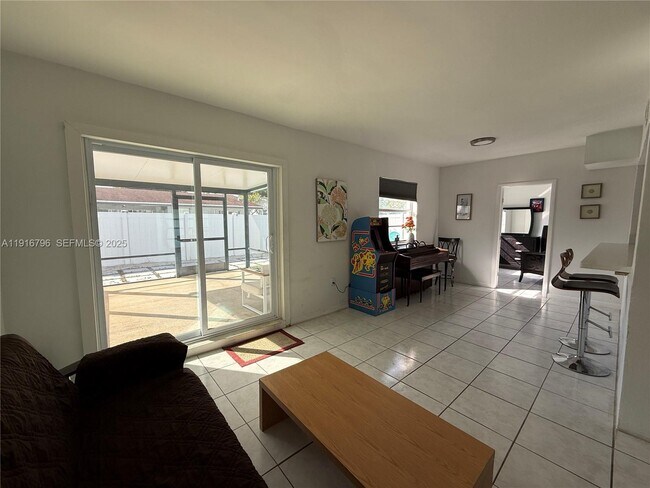 Building Photo - 8636 Beekman Dr