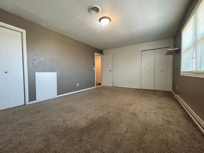 Building Photo - Lovely, Updated Townhome for Rent