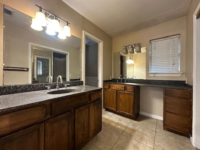 Building Photo - Family home in Huntington Subdivision in P...