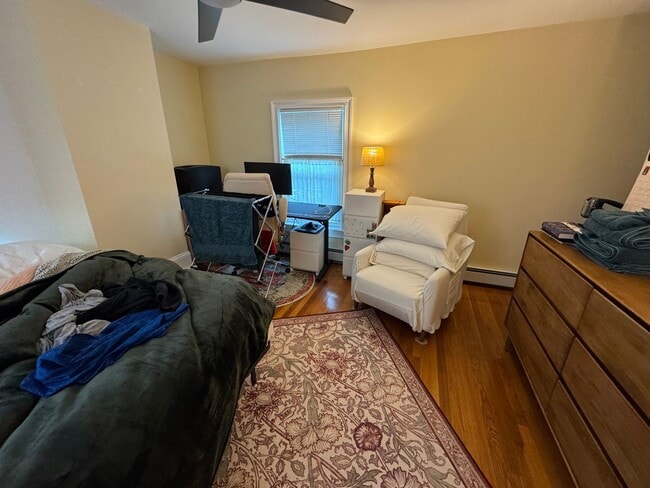 Building Photo - Cambridge one bed... SEPT 1st Move in!!!