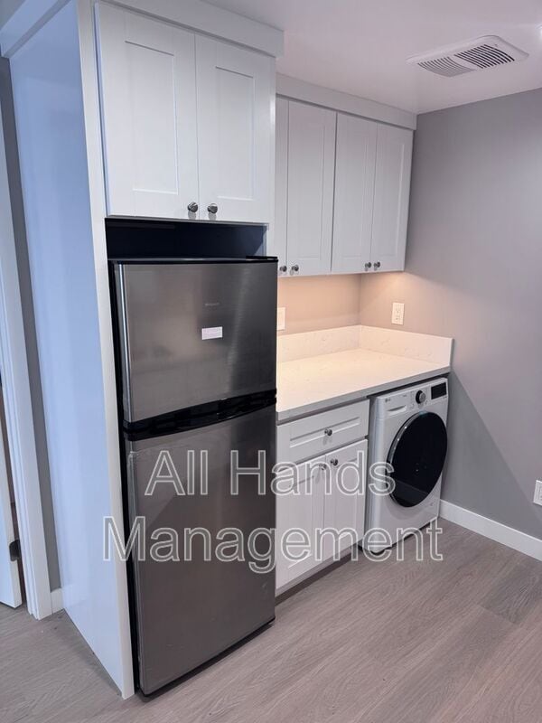 Building Photo - 5117 E The Toledo