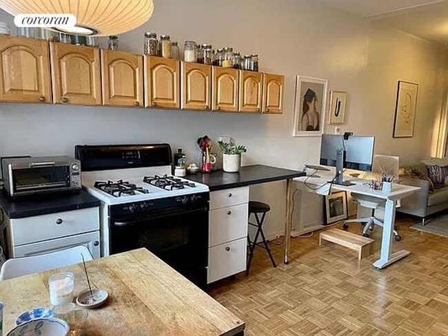 Building Photo - 171 Russell St