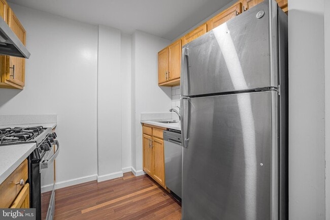 Building Photo - 609 W 9th St