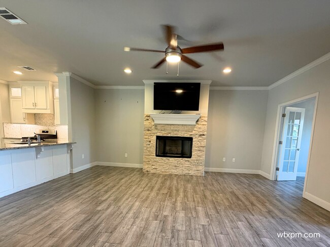 Building Photo - Modern 3-Bedroom Home with Office in The Greenways