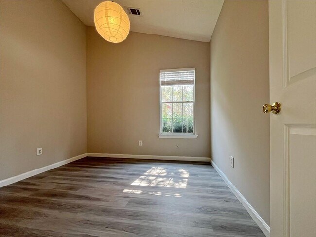 Building Photo - 1680 Racquet Club Cir NW