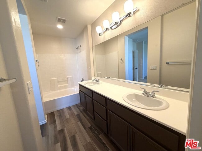 Building Photo - 27030 Victoria Ln