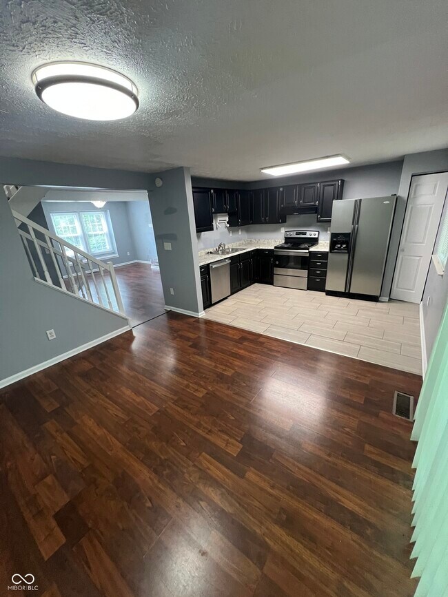 Building Photo - 9445 Timber View Dr