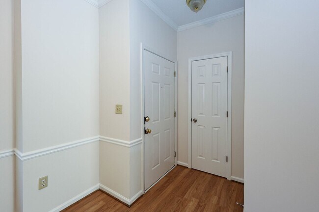 Building Photo - 230 Amal Dr SW