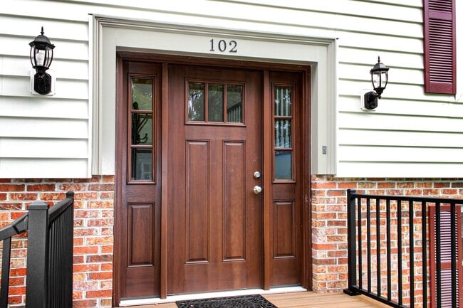 Building Photo - Furnished 2-bedroom / 1-bath