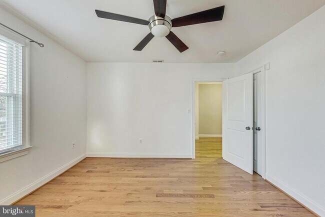 Building Photo - 5415 Illinois Ave NW