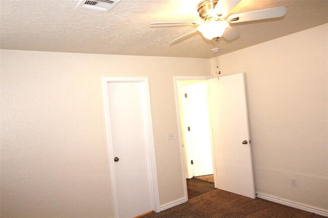 Building Photo - 118 NE 12th St