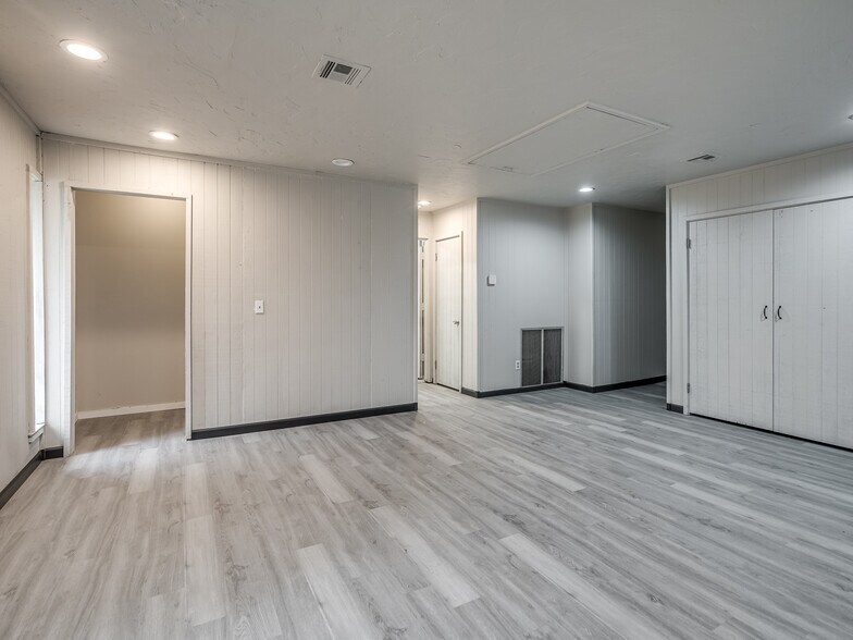Building Photo - 12136 Thorn Ridge Rd
