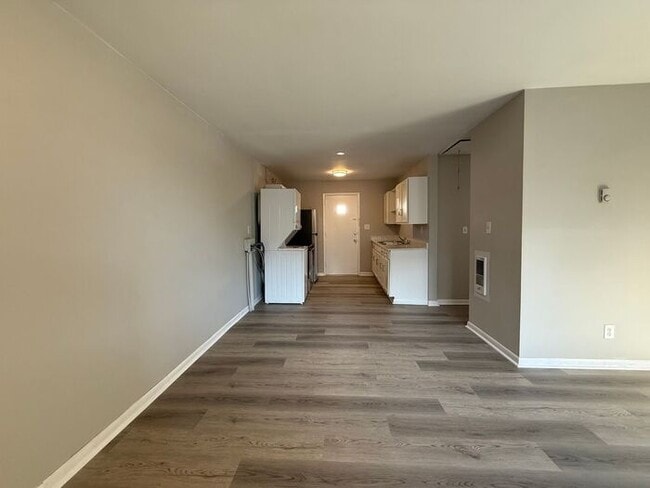 Building Photo - Renovated Duplex in Woodbine - Washer and Dryer Included