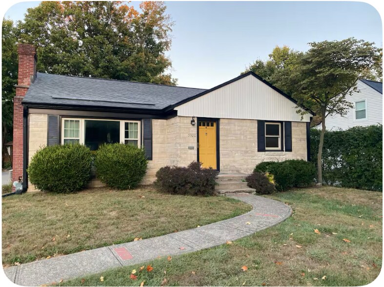 Primary Photo - 5920 Rosslyn Ave