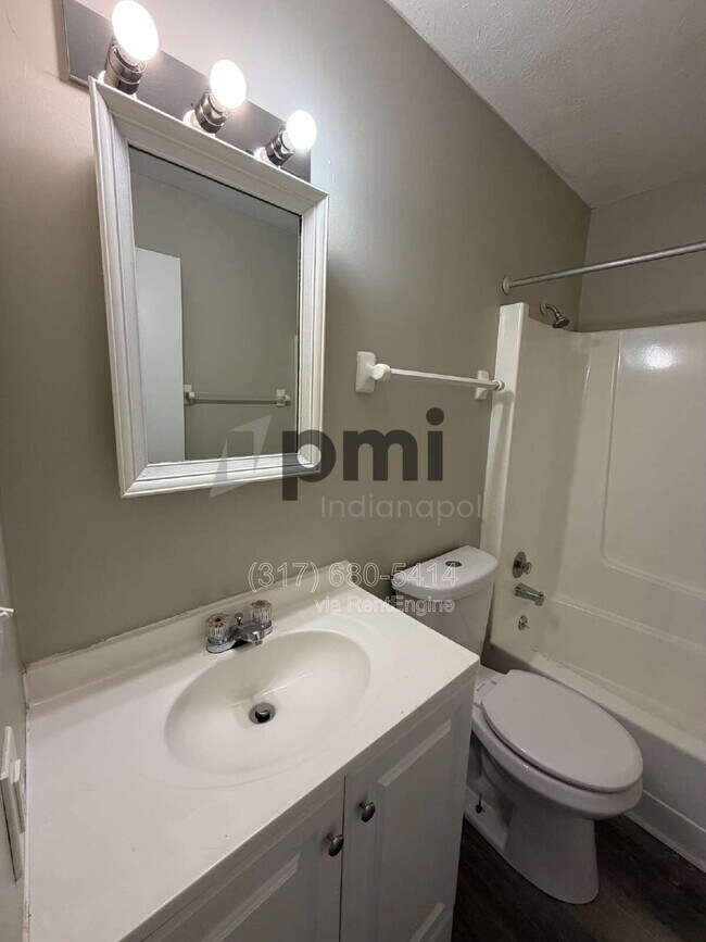 Building Photo - 828 Whitethorne Ave