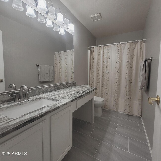 Building Photo - 2210 E Paraiso Dr