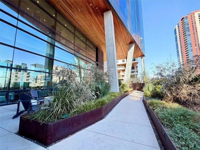 Building Photo - 70 Rainey St