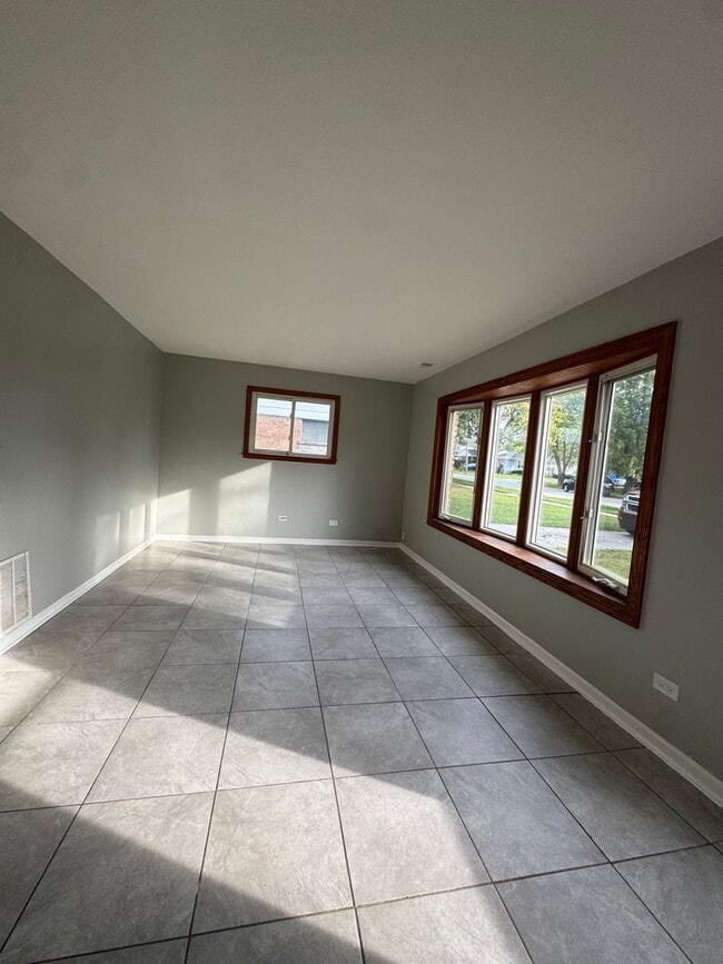 Building Photo - 2 Bedroom Ranch Home now available in Calu...