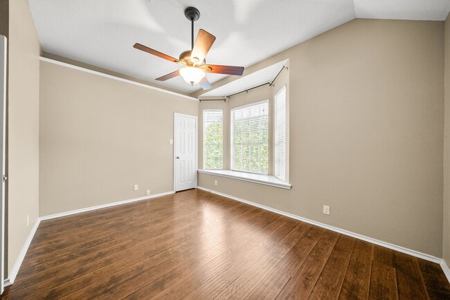 Building Photo - Spacious 4-Bed Home with Island Kitchen, Fireplace & Fenced Yard in San Antonio – 2,143 Sq Ft