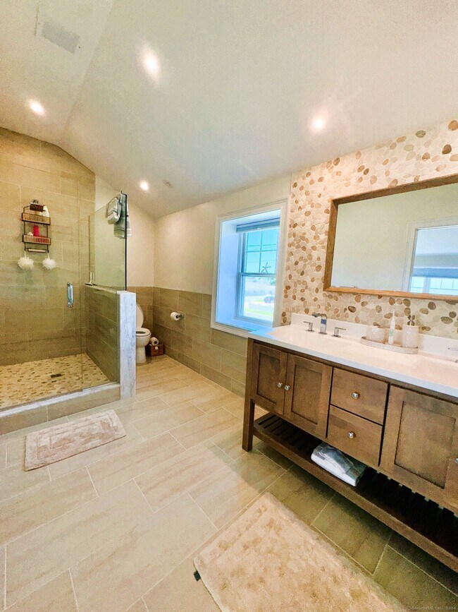 Building Photo - 18 Bel Aire Manor