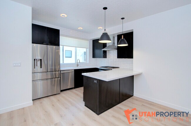 Building Photo - 351 W 800 N