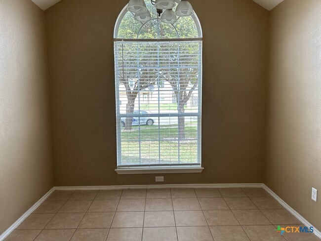 Building Photo - 4402 Golden Gate Dr