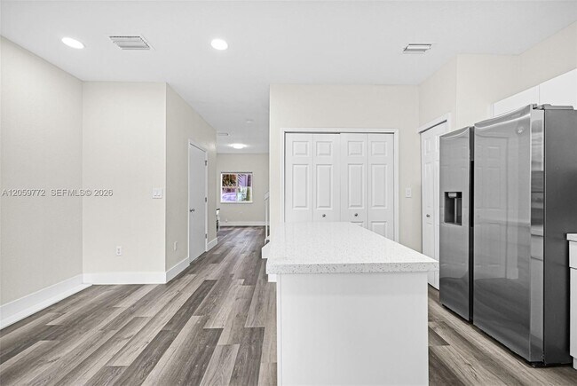 Building Photo - 1681 SE 30th St