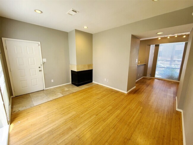 Building Photo - 2002 N Fitzhugh Ave