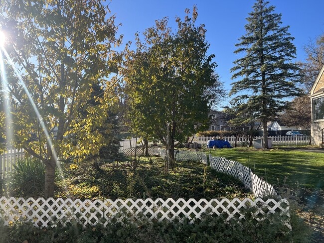 Building Photo - 220 N Graylynn Dr