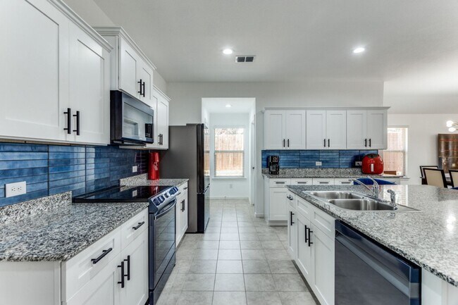 Building Photo - Contemporary in Cleburne!