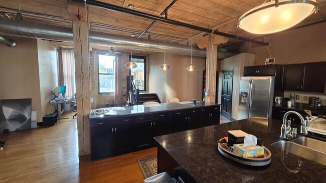 Building Photo - 602 S 9th St