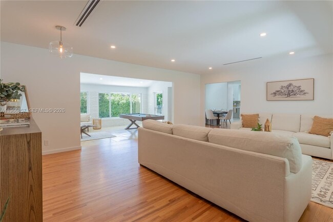 Building Photo - 920 Alava Ave